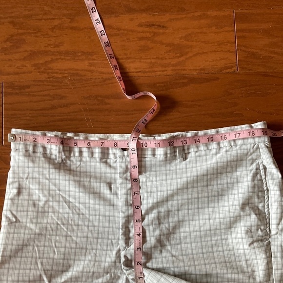 Greg Norman Men’s Shorts Size 38 white with gray plaid - Picture 6 of 8